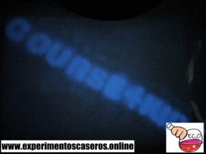 Experimento casero para crear Letras de luz